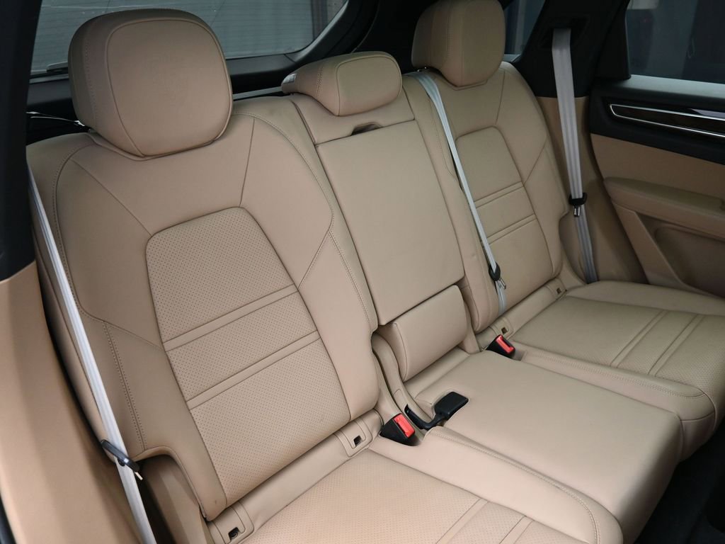 Certified 2023 Porsche Cayenne S Platinum image 27