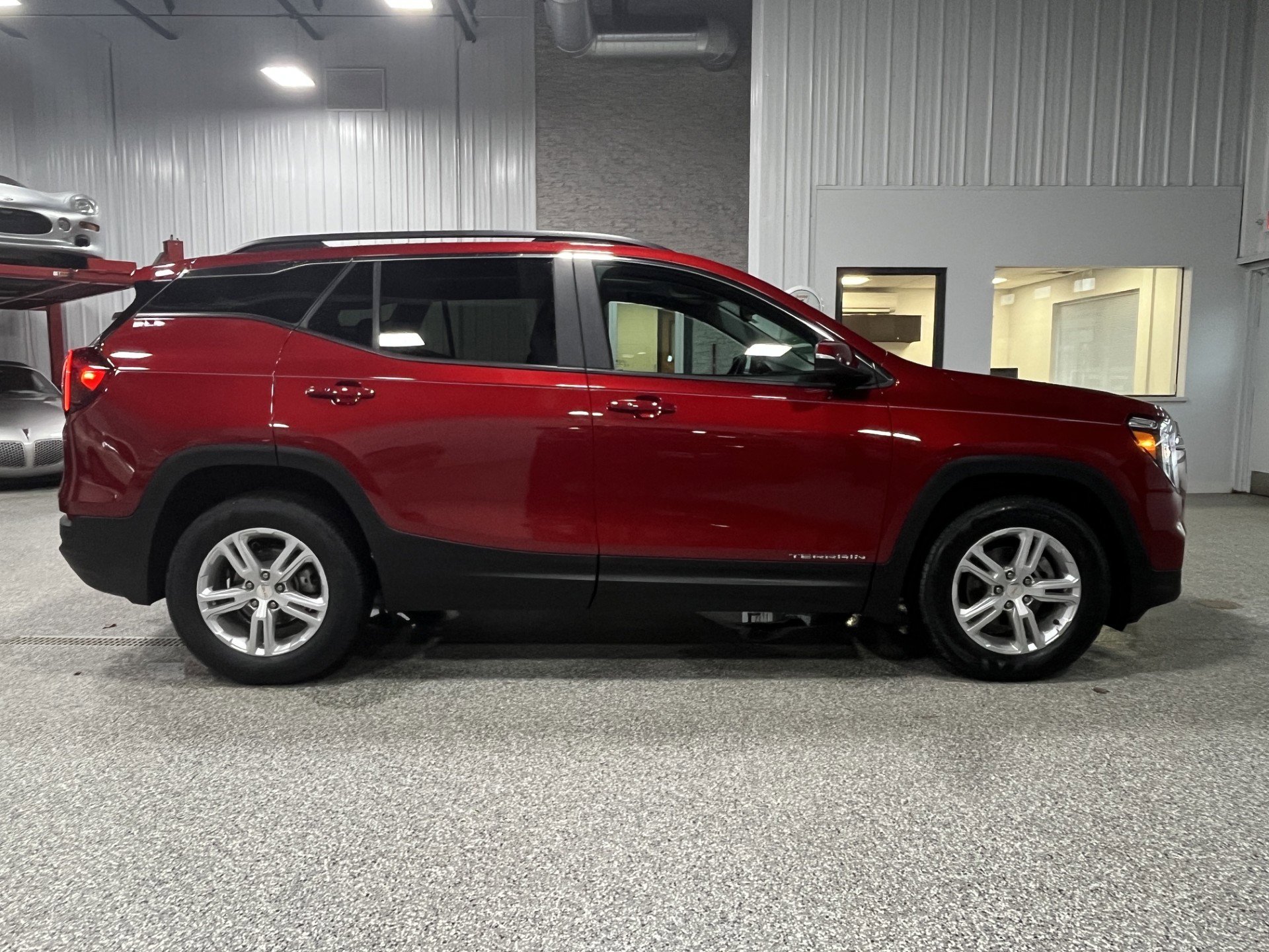Certified 2024 GMC Terrain SLE w/ Driver Convenience Package image 5