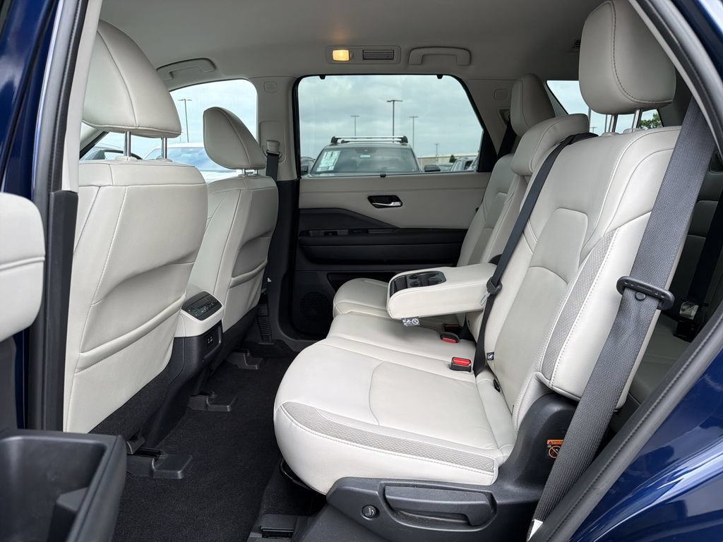 Used 2022 Nissan Pathfinder SL AWD/4WD image 13