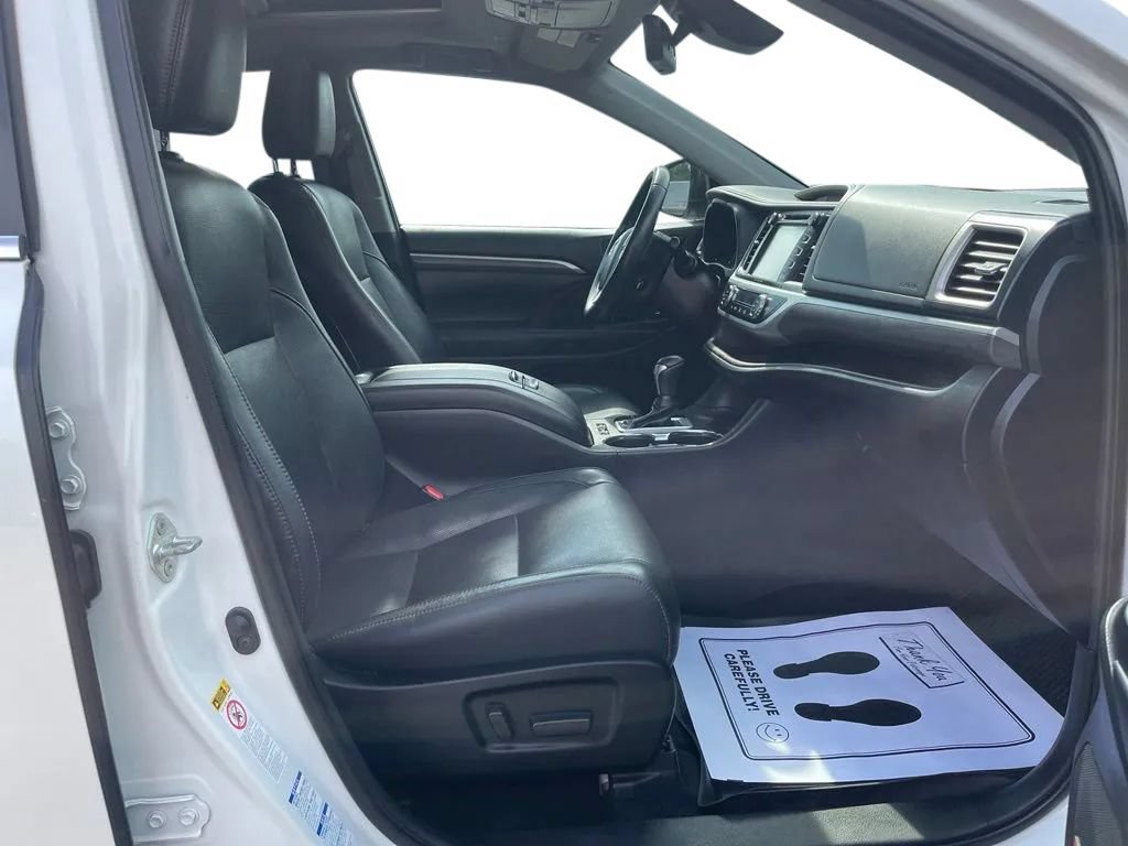 Used 2019 Toyota Highlander Limited AWD/4WD image 23