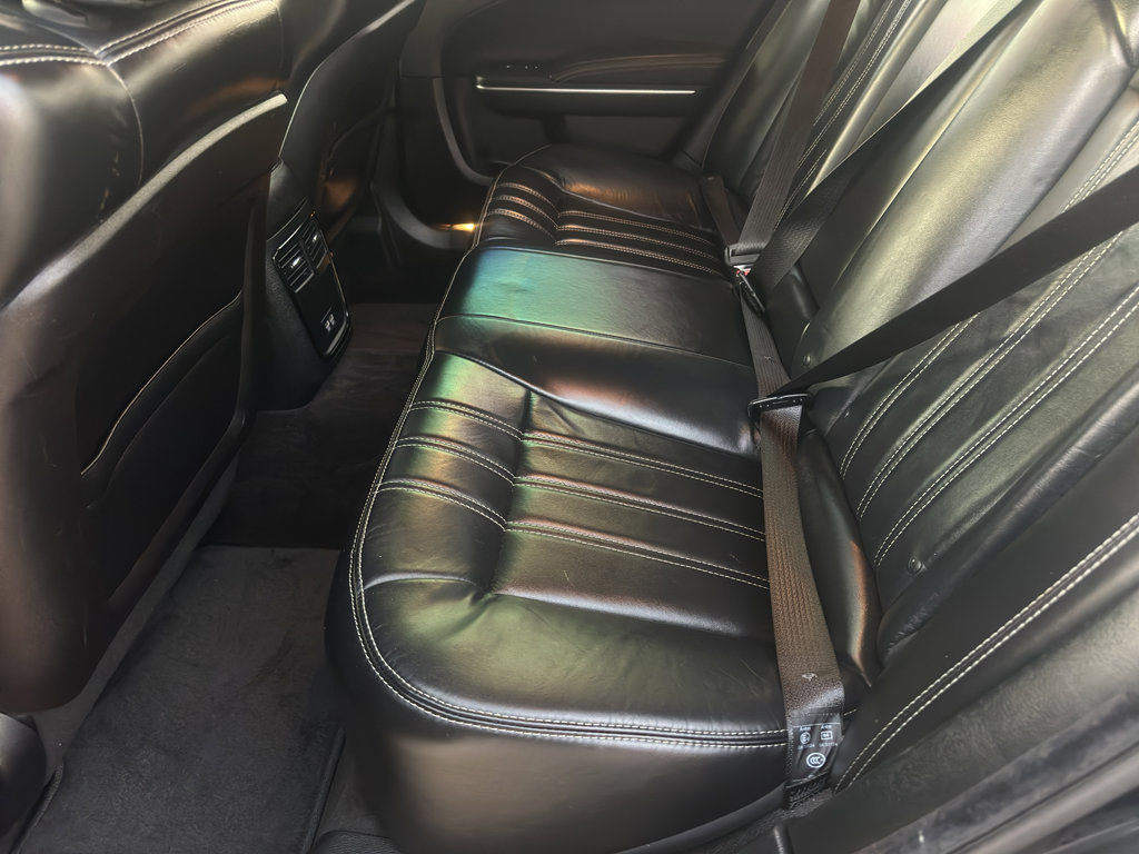 Used 2018 Chrysler 300 S AWD/4WD image 10