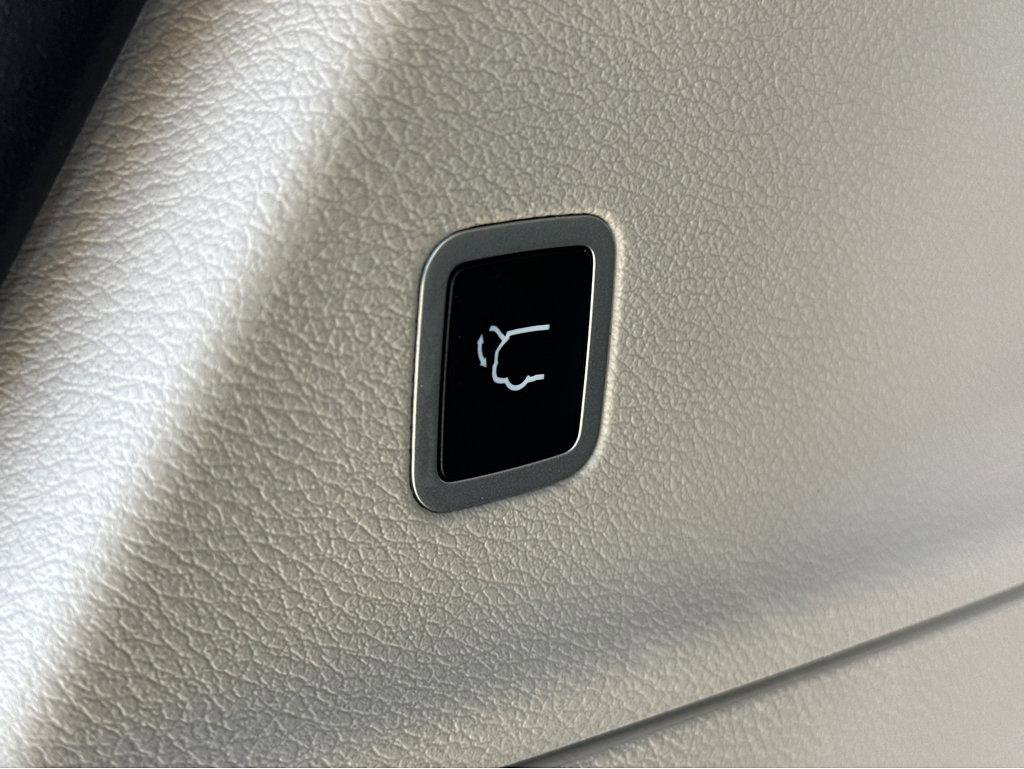 Used 2022 Chrysler Pacifica Limited image 41