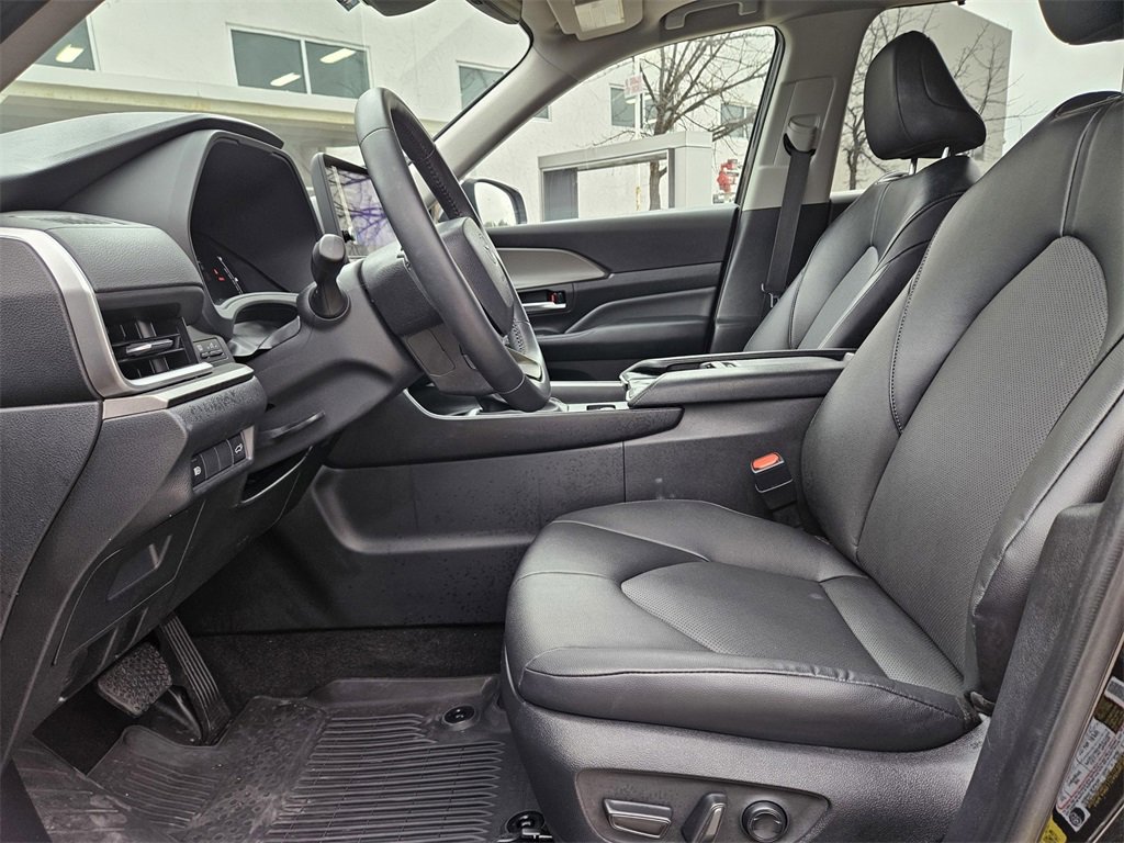 Used 2024 Toyota Grand Highlander XLE image 18