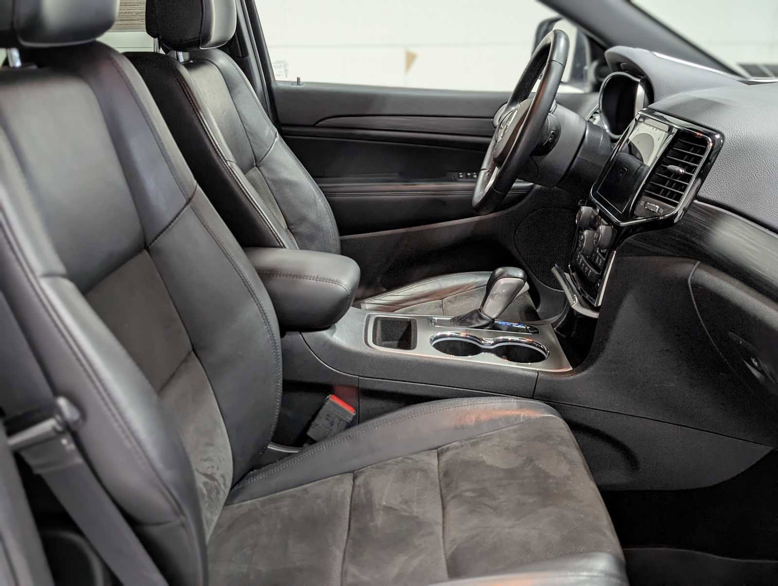 Used 2020 Jeep Grand Cherokee Laredo w/ Laredo X Package image 40