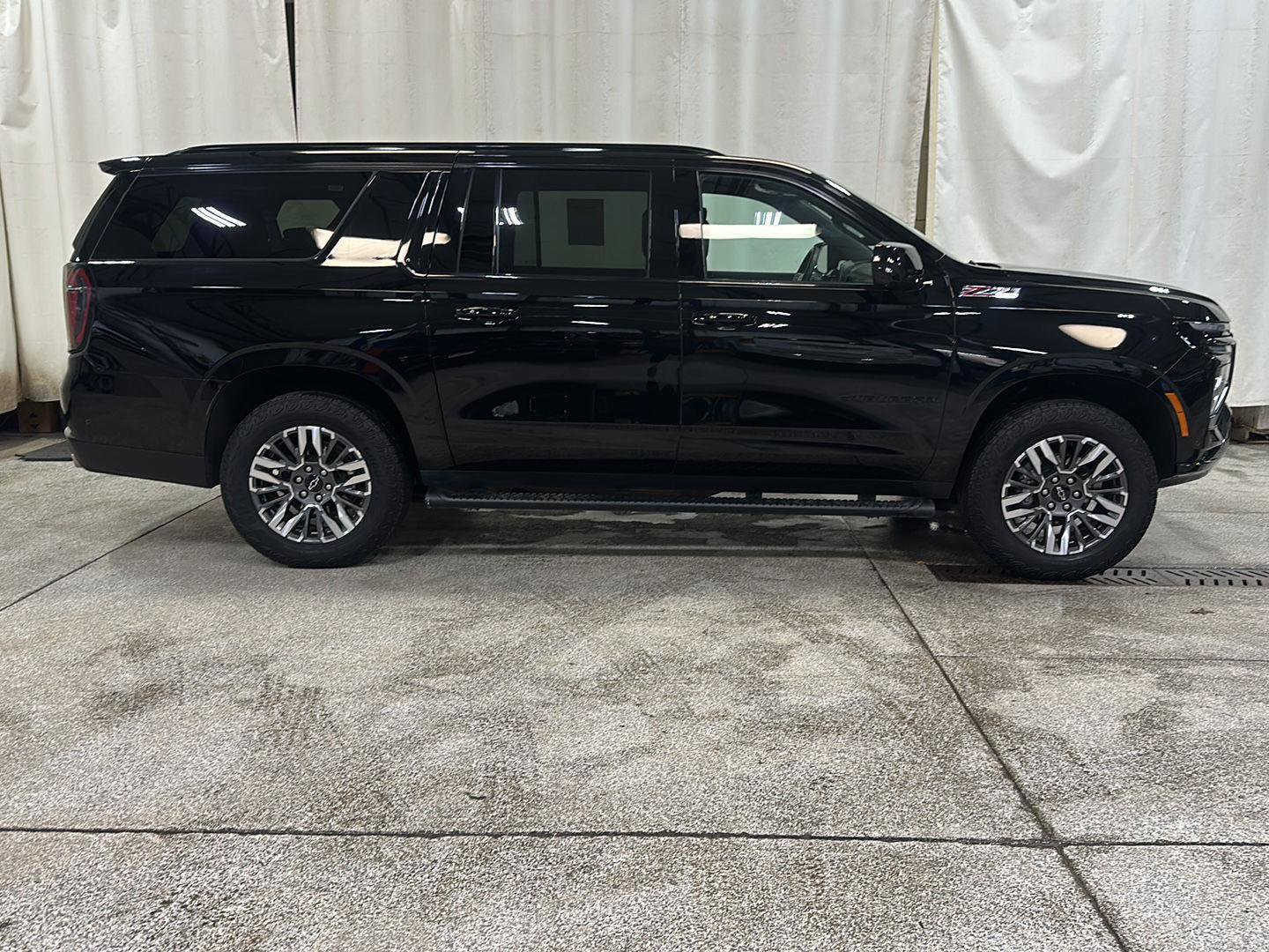Used 2025 Chevrolet Suburban Z71 AWD/4WD image 6