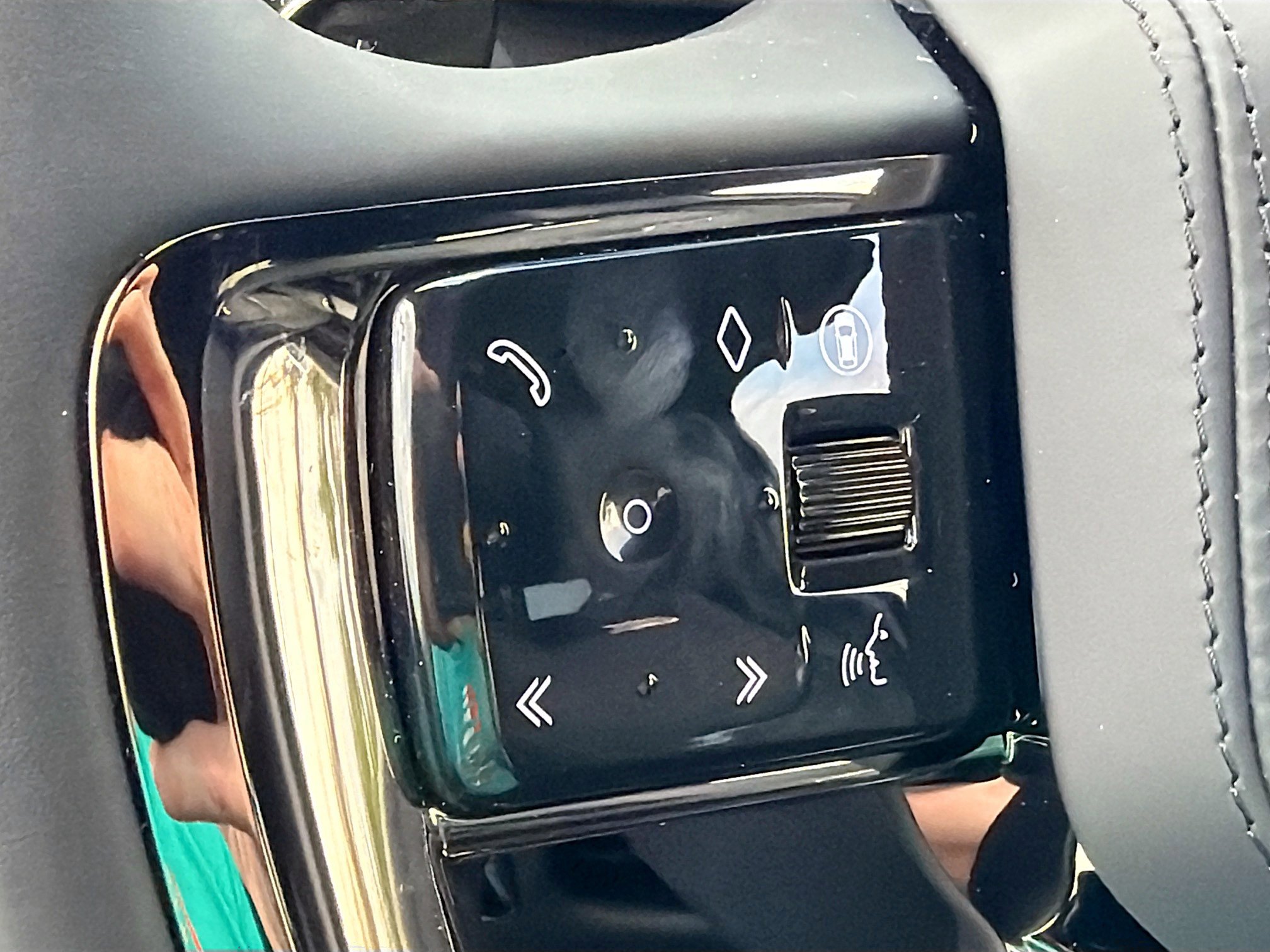 New 2026 Land Rover Range Rover Long Wheel Base SV image 37