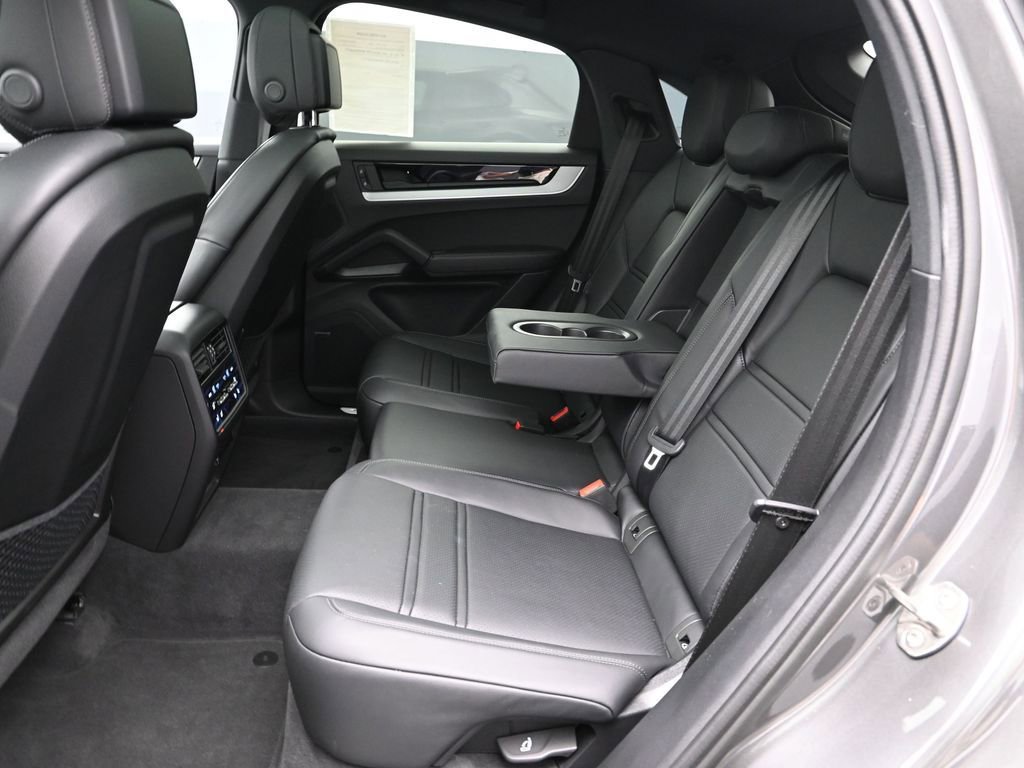 Certified 2025 Porsche Cayenne Coupe image 17