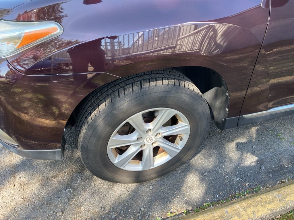 Used 2011 Toyota Highlander 4WD w/ Tech Pkg image 3