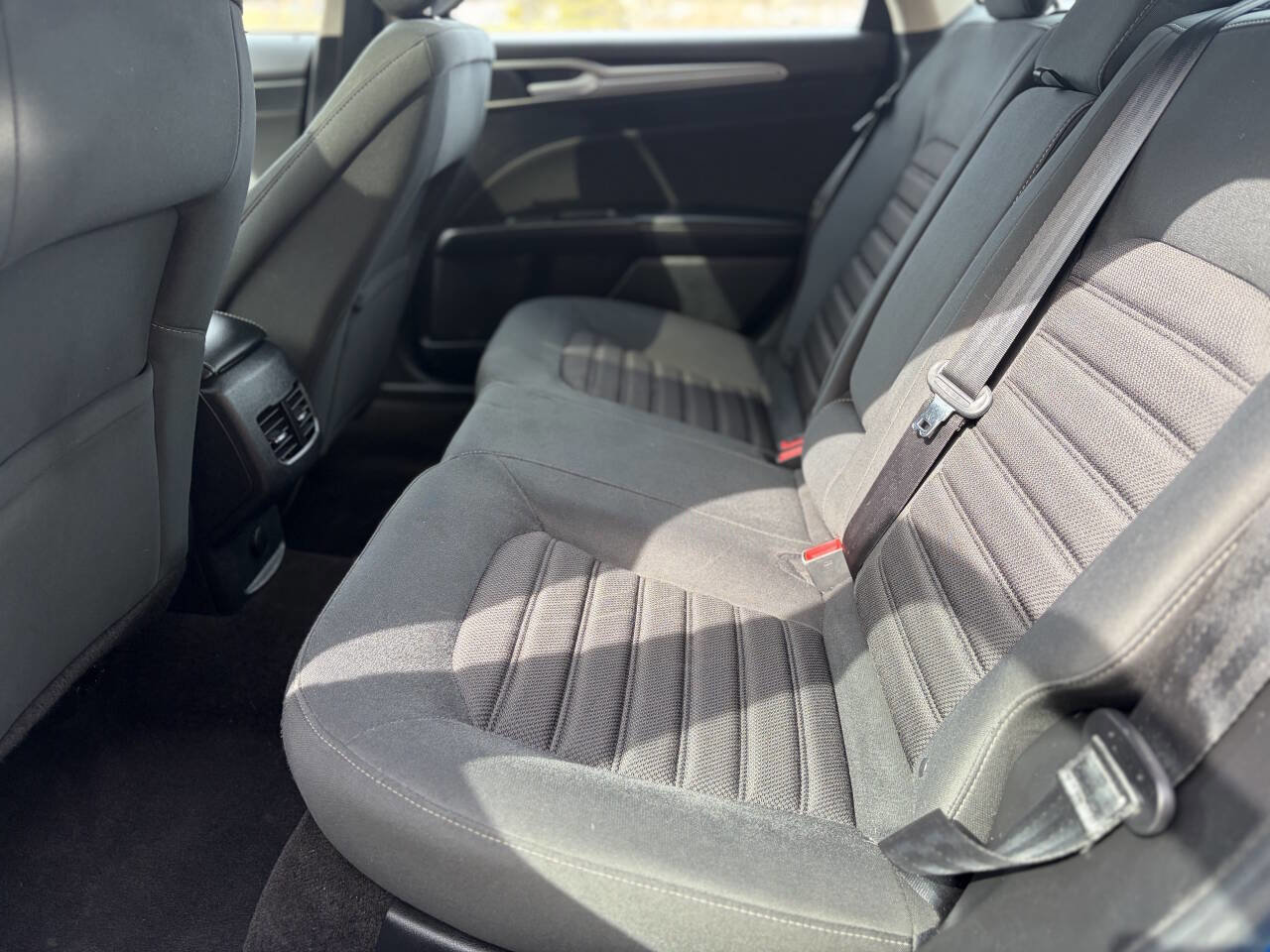 Used 2019 Ford Fusion SE image 15