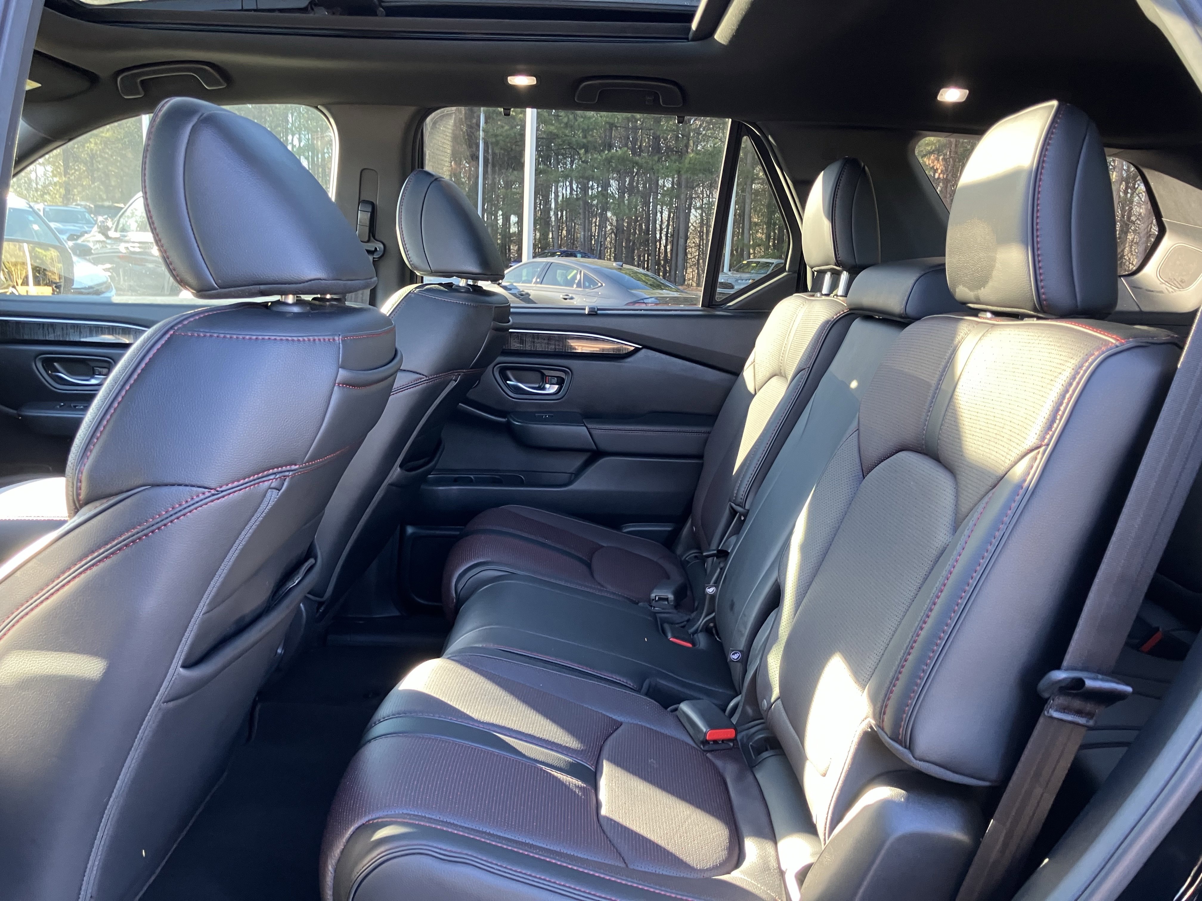 Certified 2025 Honda Pilot Black Edition image 36