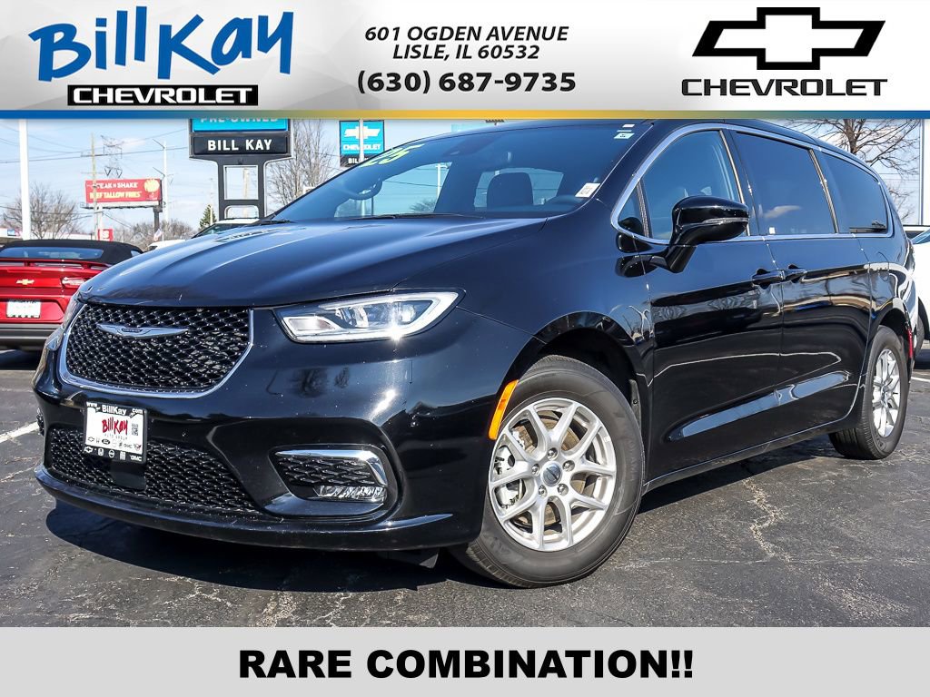 Used 2025 Chrysler Pacifica Select