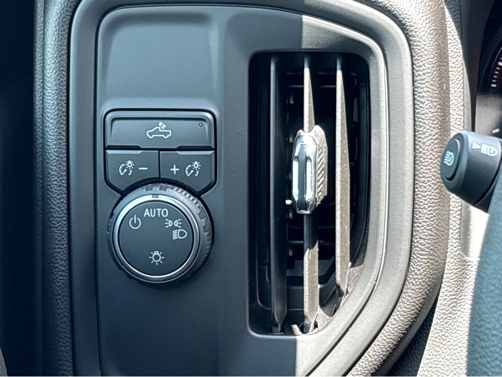 Used 2025 Chevrolet Silverado 1500 Custom image 13