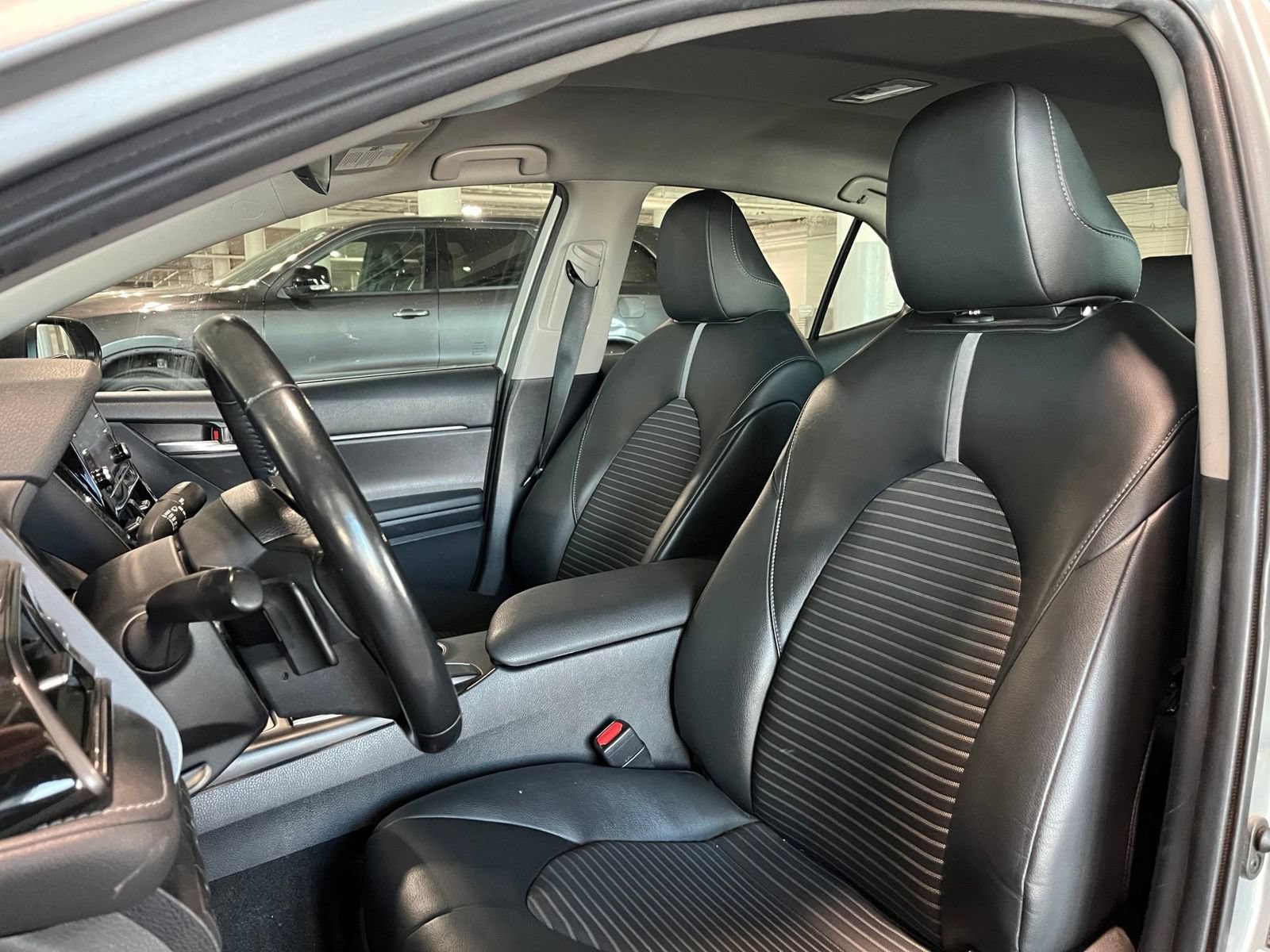Used 2021 Toyota Camry SE FWD image 12