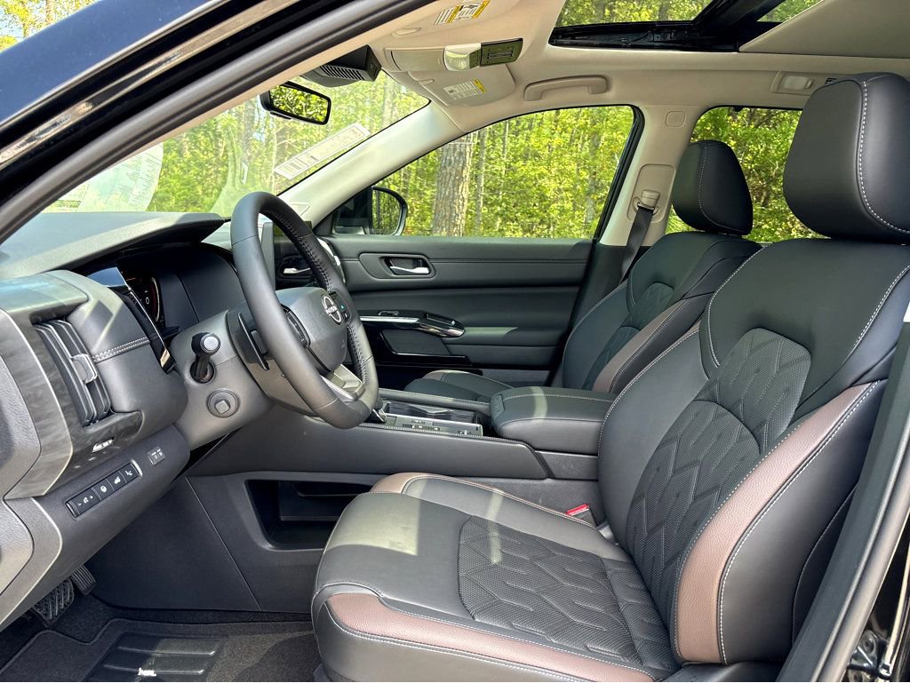 New 2026 Nissan Pathfinder Platinum FWD image 17