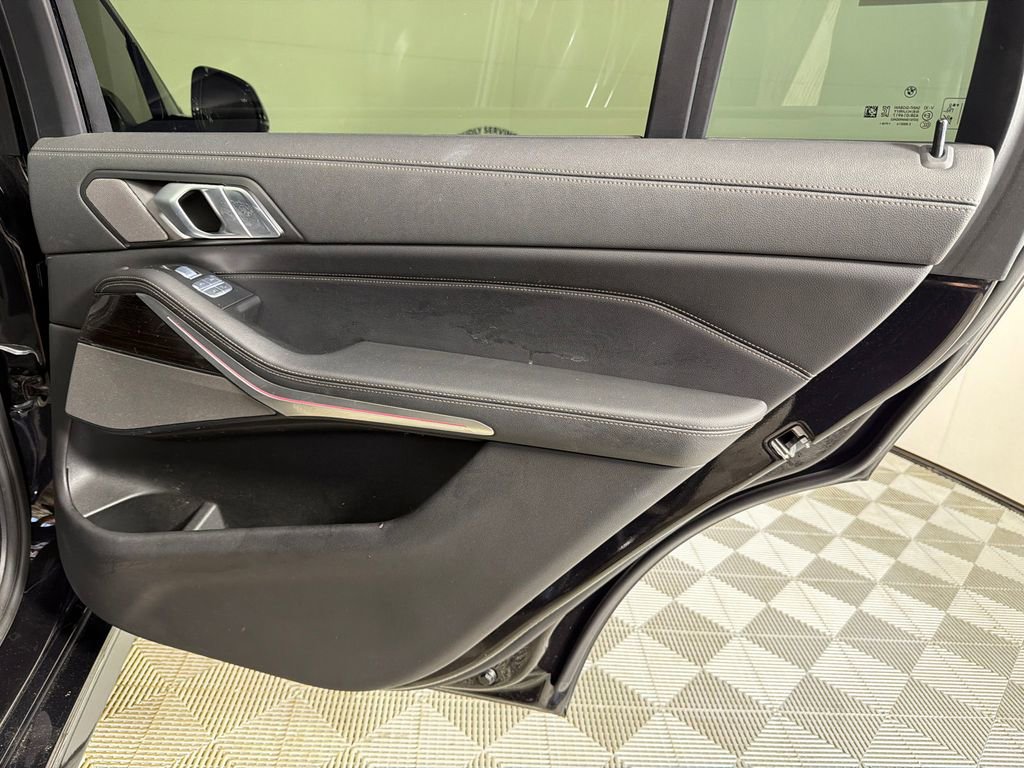 Used 2020 BMW X7 xDrive40i w/ M Sport Package image 18