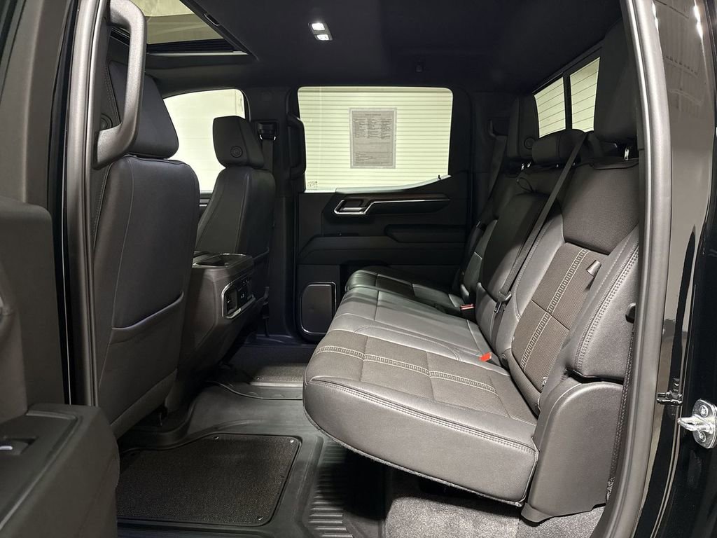 Used 2024 Chevrolet Silverado 1500 High Country w/ Technology Package AWD/4WD image 24