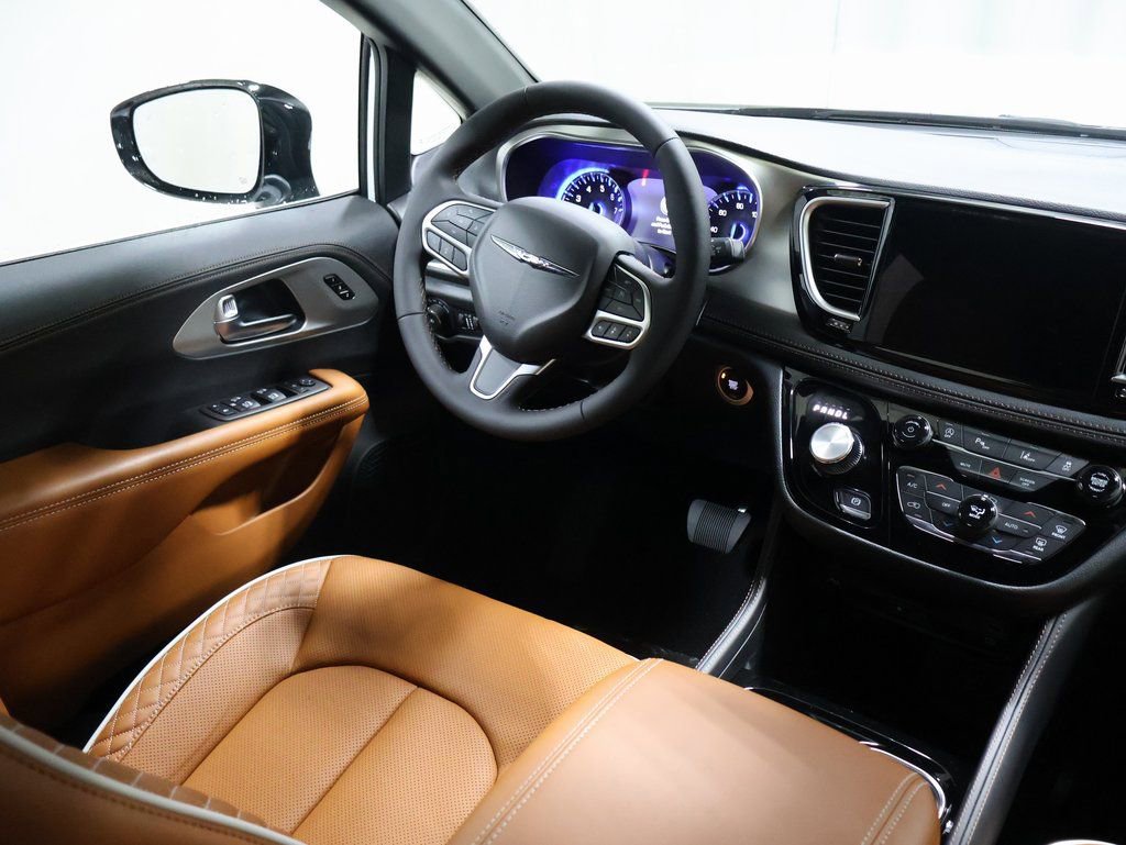 New 2026 Chrysler Pacifica Pinnacle w/ Trailer Tow Group image 24