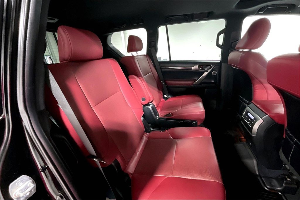 Used 2022 Lexus GX 460 Premium w/ Accessory Package AWD/4WD image 33