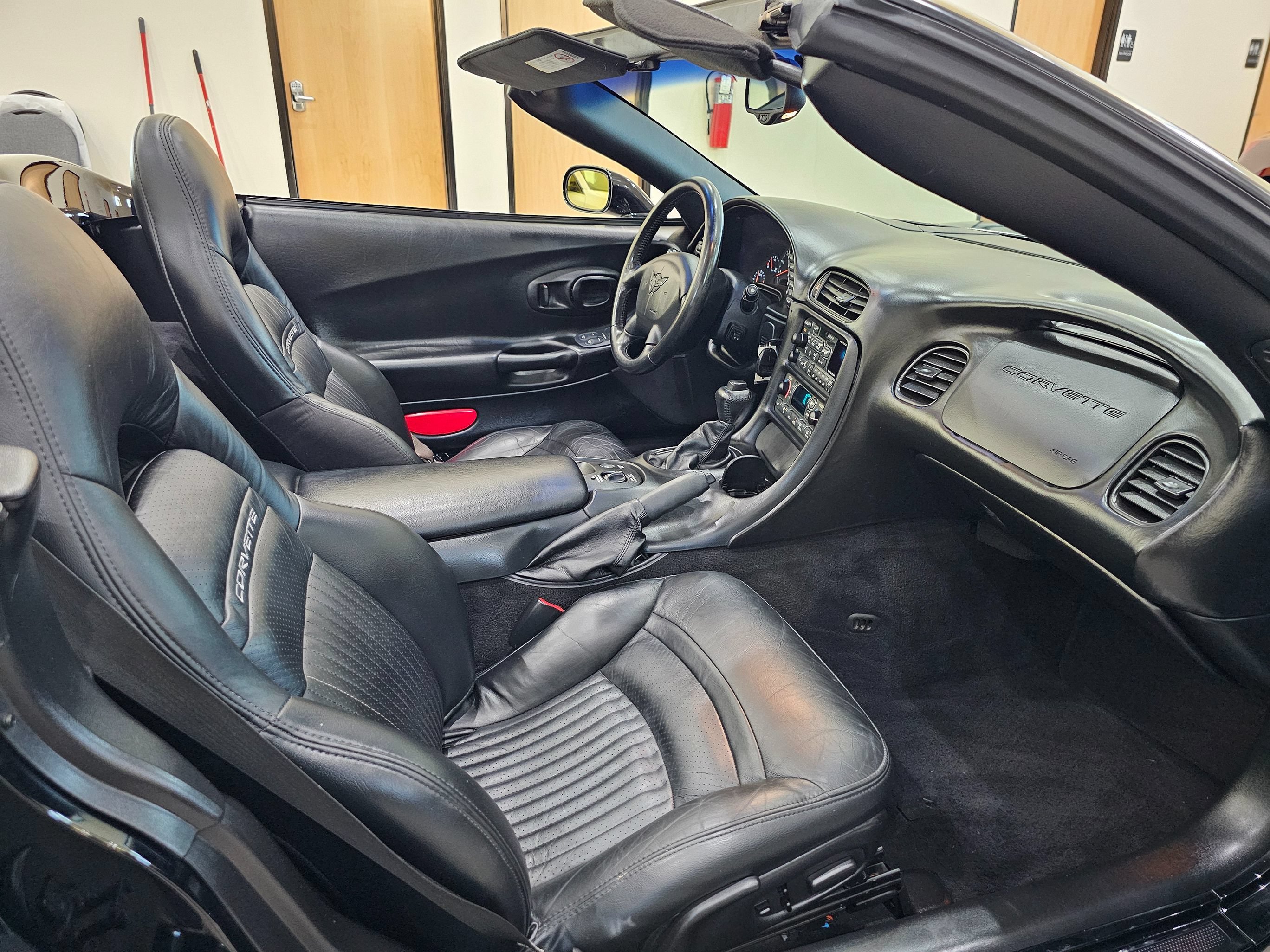 Used 2004 Chevrolet Corvette Convertible w/ Preferred Equipment Group RWD image 32