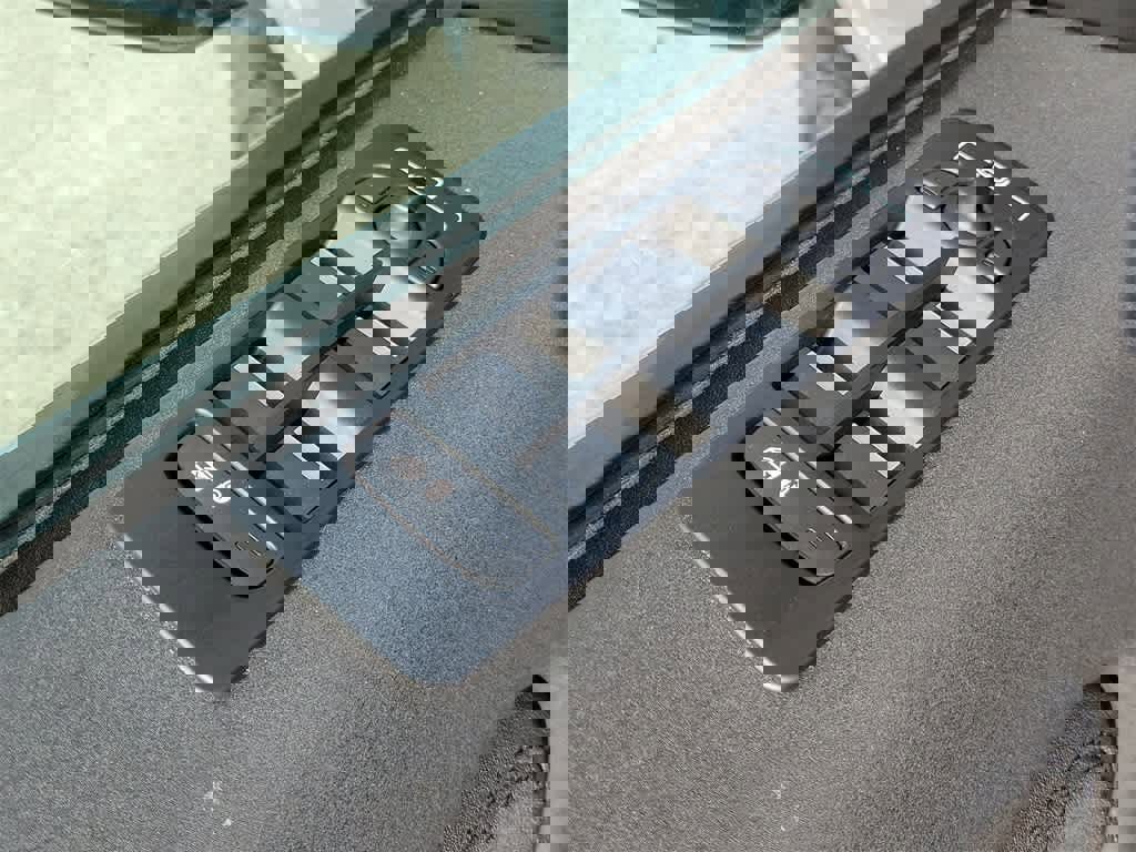 Used 2024 Land Rover Discovery Sport S image 20