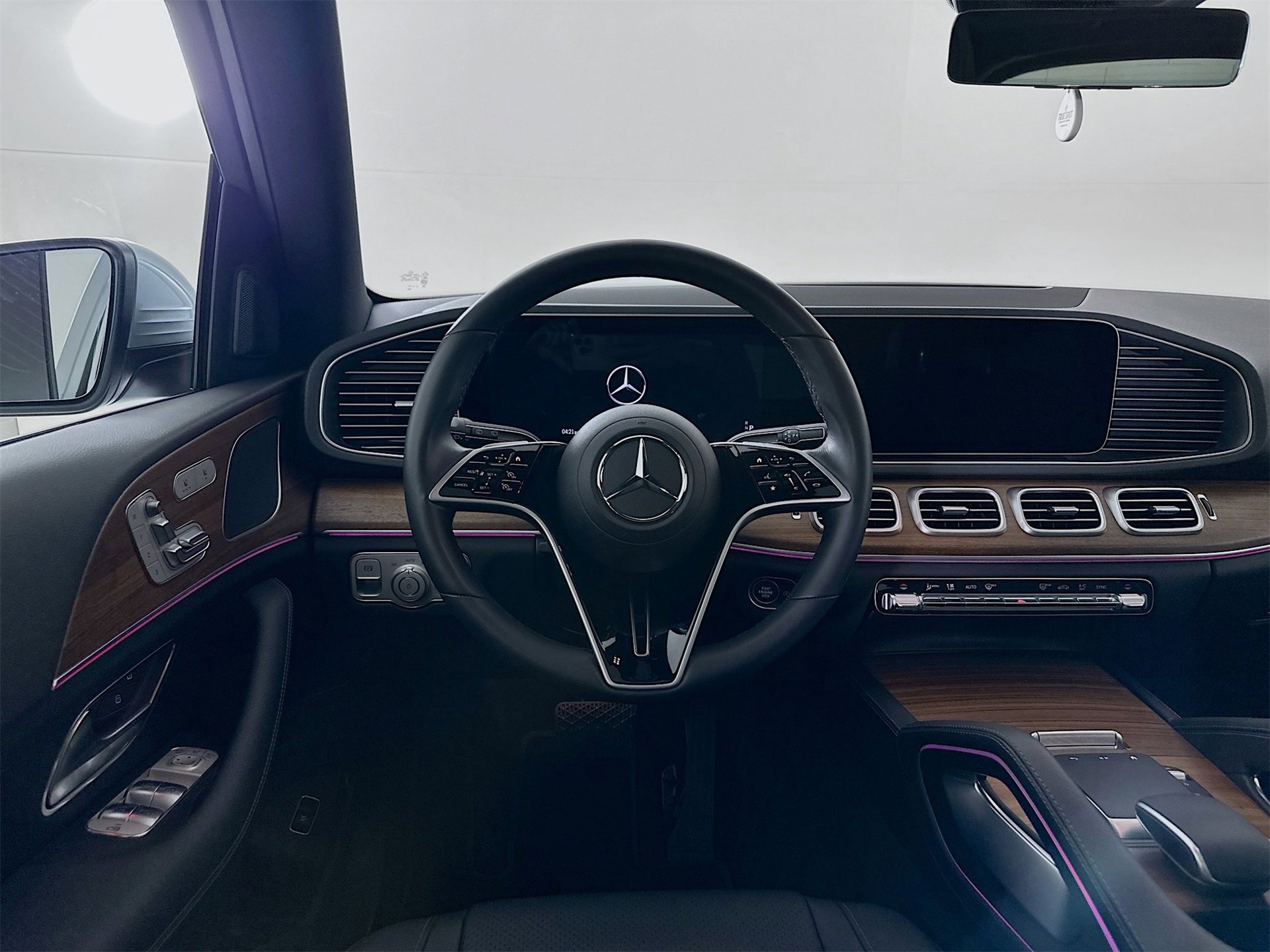 Used 2025 Mercedes-Benz GLE 350 4MATIC image 25