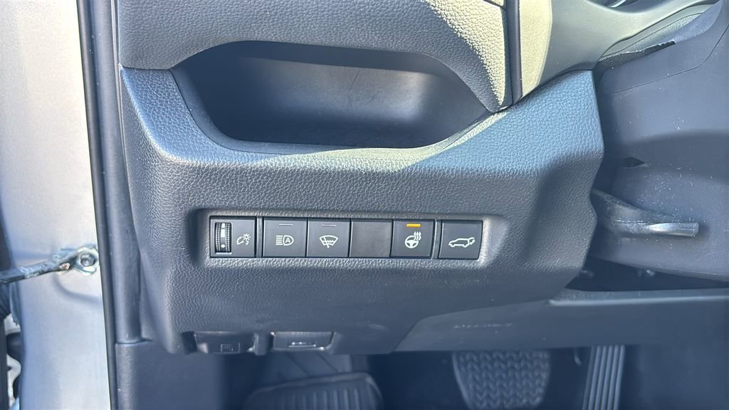 Used 2022 Toyota RAV4 XLE w/ Convenience Package AWD/4WD image 15