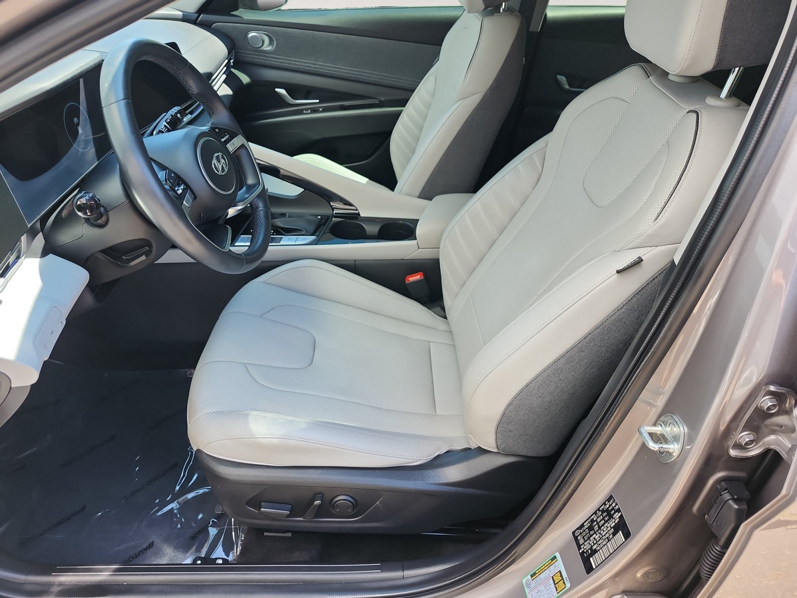 Used 2023 Hyundai Elantra Limited w/ Cargo Package FWD image 9