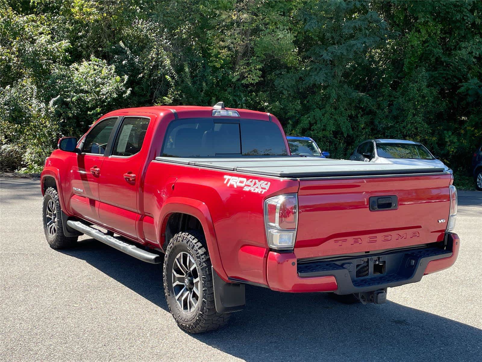 Used 2020 Toyota Tacoma TRD Sport w/ TRD Premium Sport Package AWD/4WD image 3