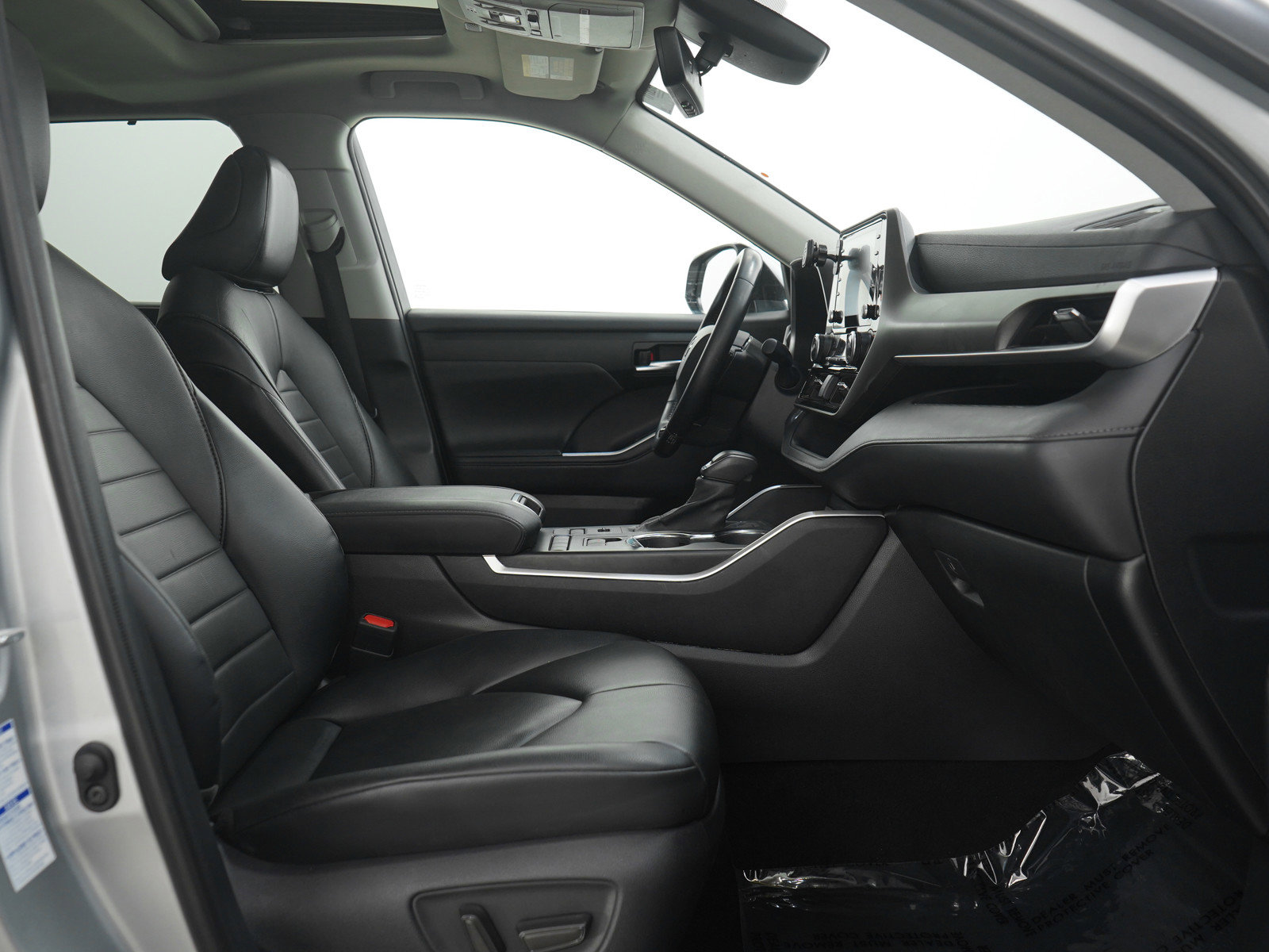 Used 2021 Toyota Highlander XLE image 13