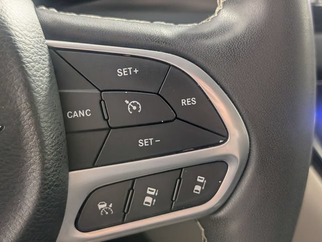 Used 2022 Chrysler Pacifica Touring-L FWD image 17