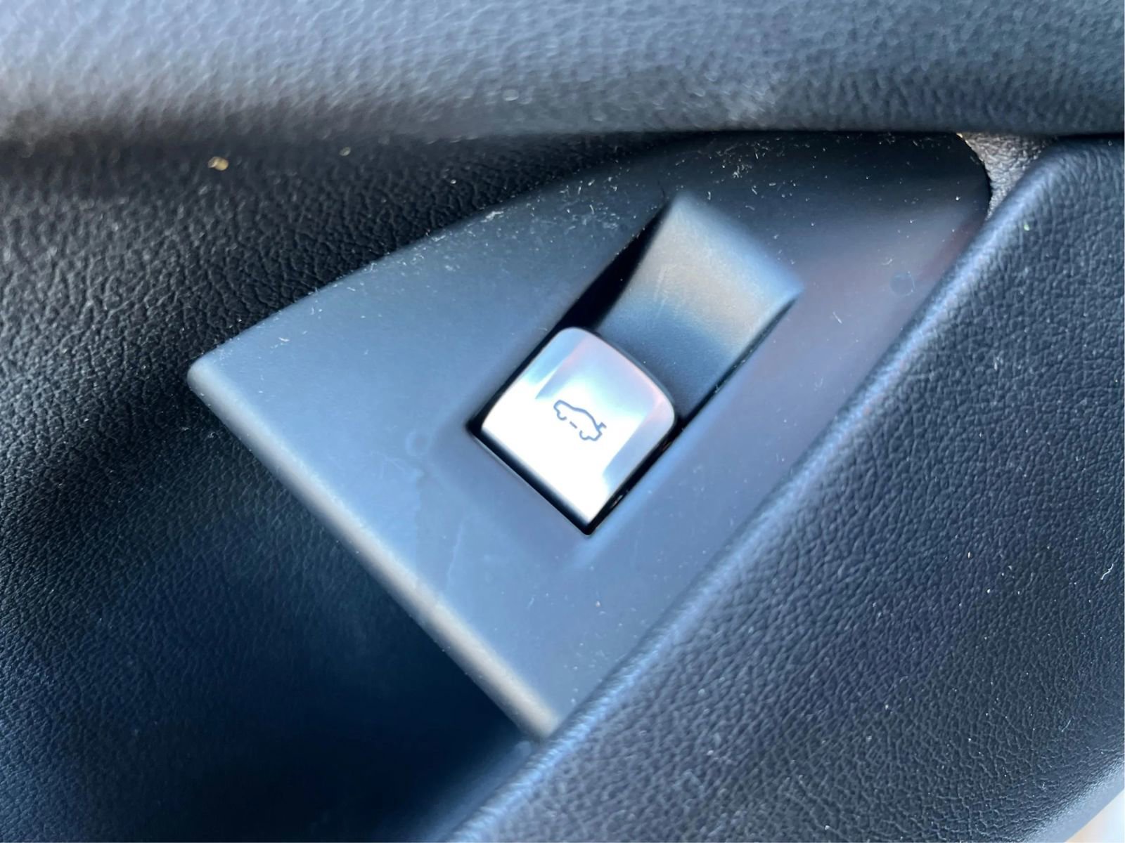 Used 2019 BMW 740i xDrive w/ Executive Package image 30