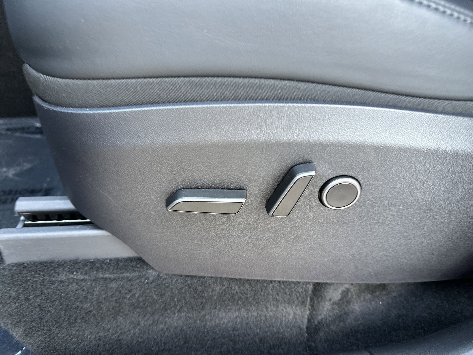 Used 2025 Tesla Model Y Long Range image 14