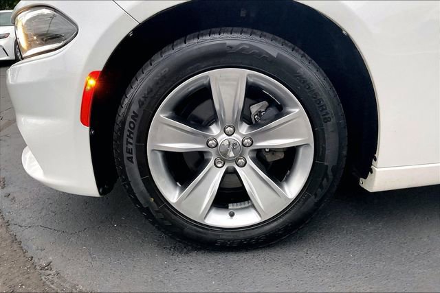 Used 2015 Dodge Charger SXT RWD image 9