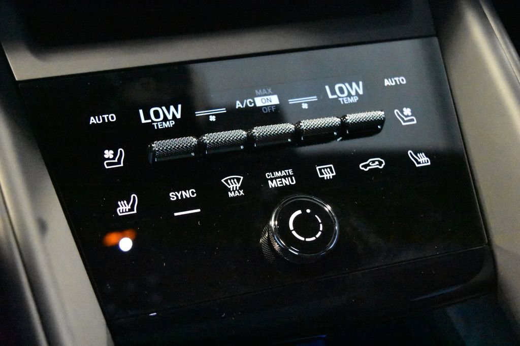 Certified 2025 Porsche Macan Electric image 15