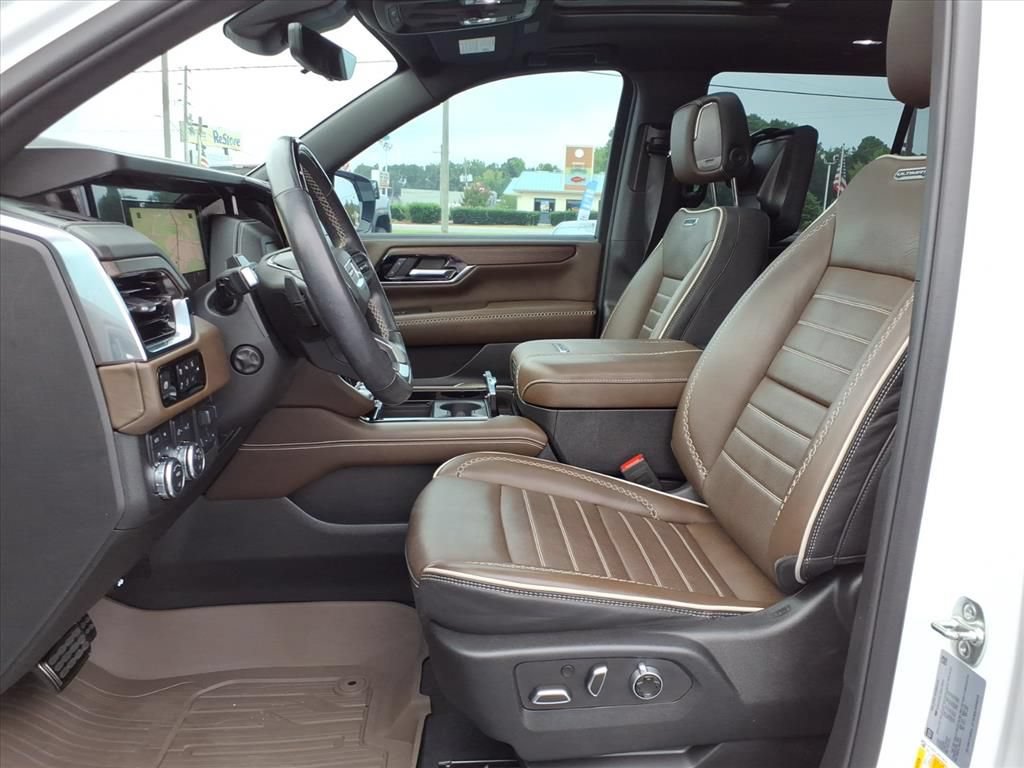 Used 2025 GMC Yukon Denali Ultimate w/ LPO, Floor Liner Package AWD/4WD image 3