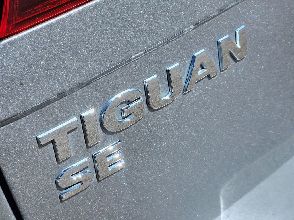 Used 2020 Volkswagen Tiguan SE w/ Panoramic Sunroof Package image 9