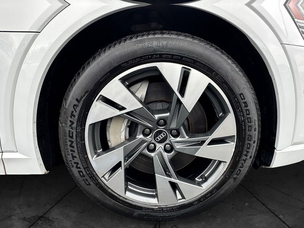 Used 2022 Audi e-tron Premium Plus w/ Premium Plus Package image 14