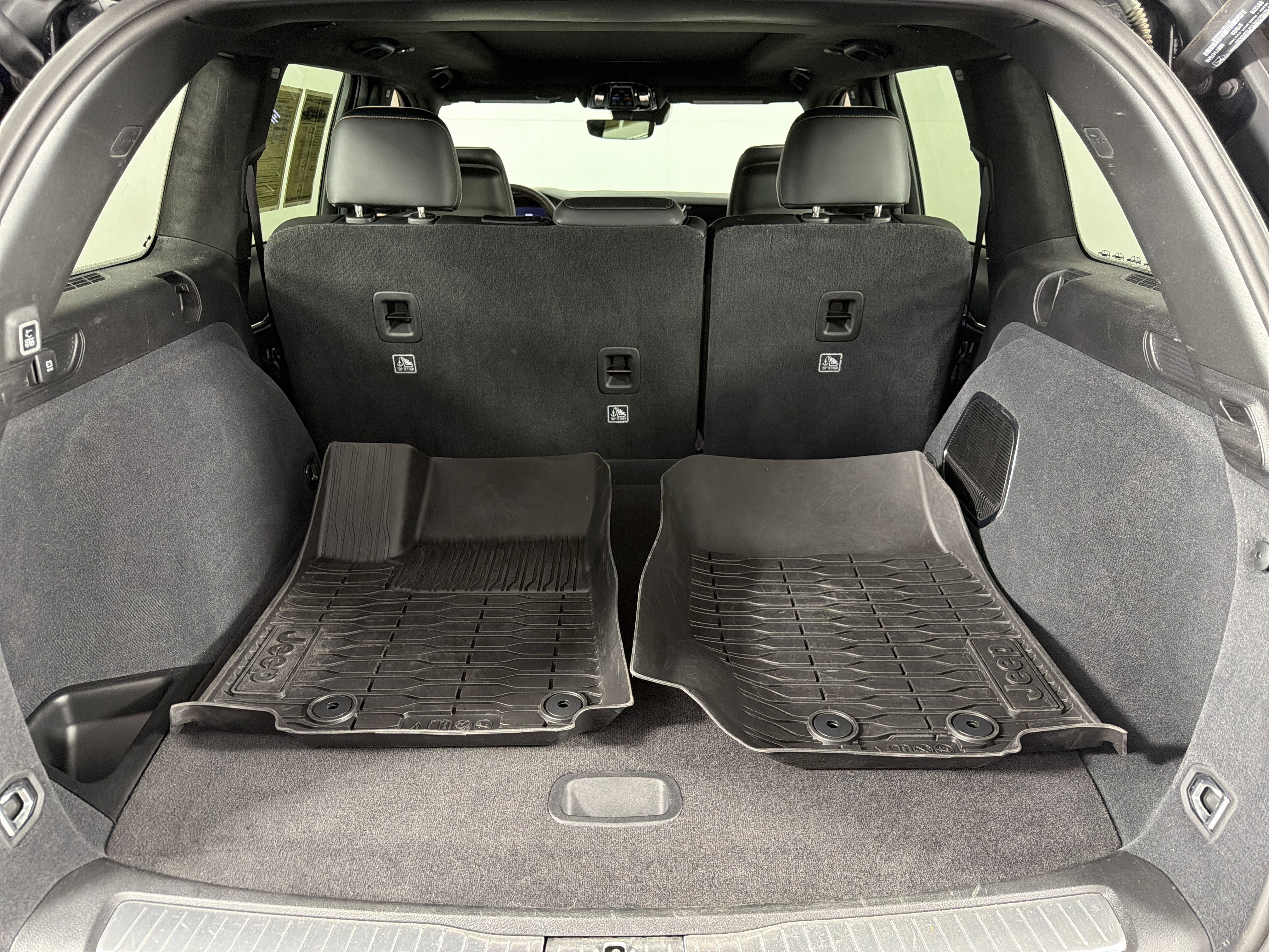 Used 2023 Jeep Grand Cherokee Summit AWD/4WD image 19