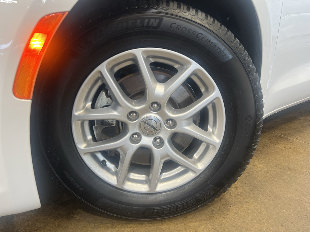 Used 2023 Chrysler Pacifica Touring-L FWD image 9
