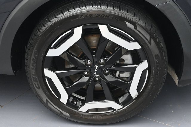 Used 2025 Kia Telluride S FWD image 8