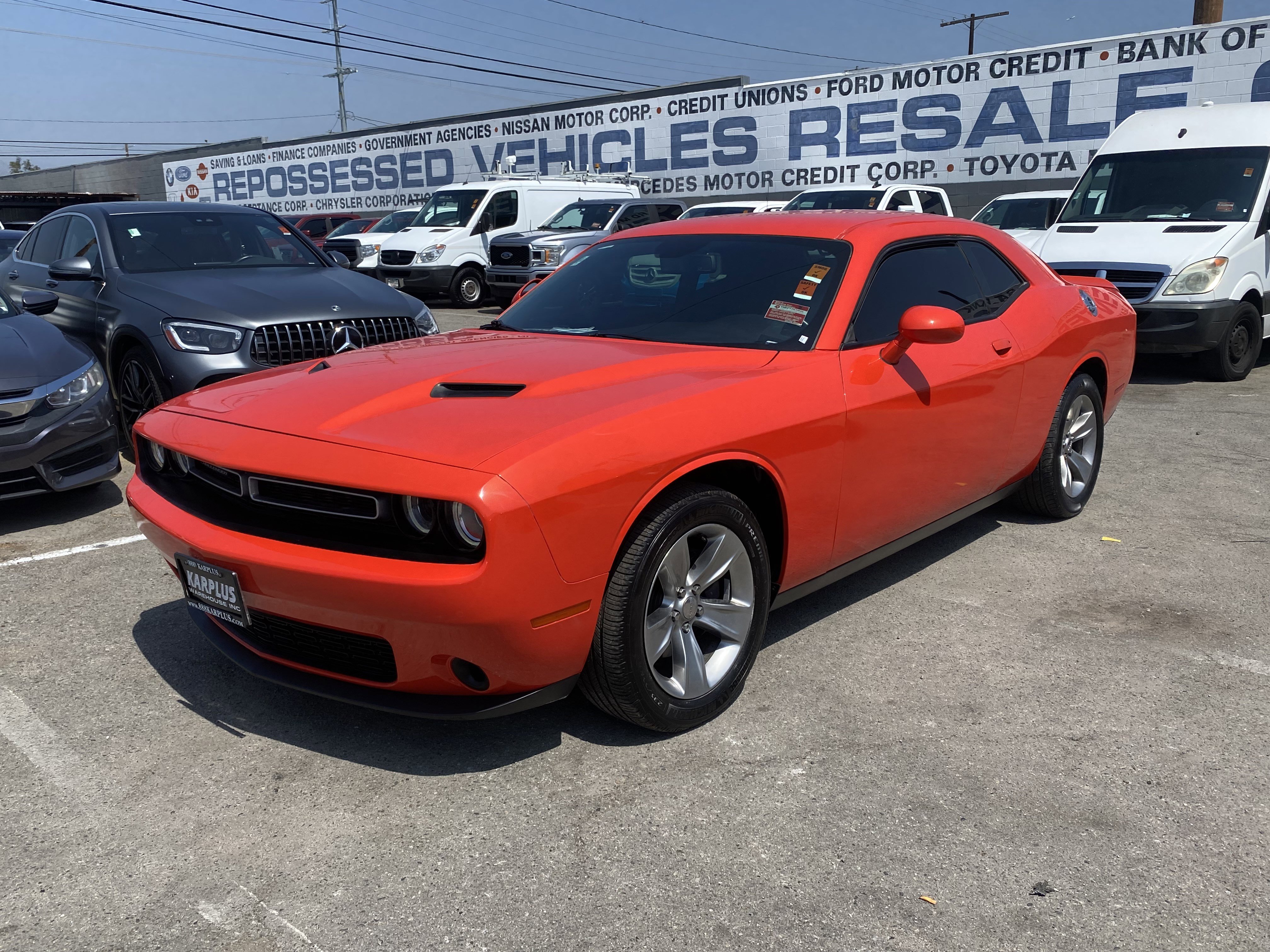 Used 2020 Dodge Challenger SXT RWD image 2