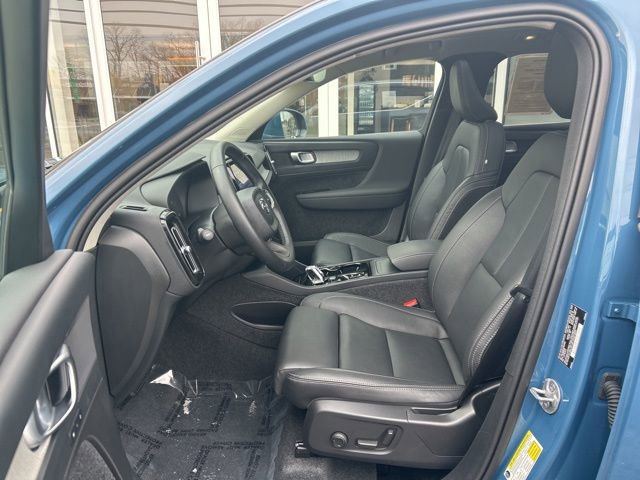 Certified 2025 Volvo XC40 B5 Plus image 17