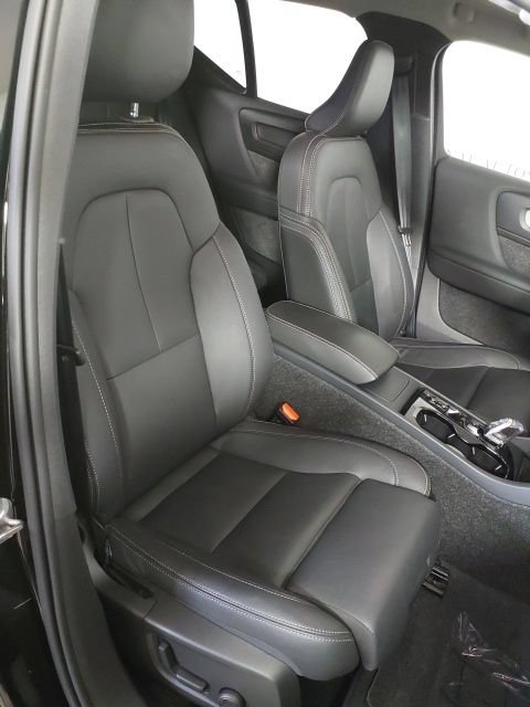 Used 2025 Volvo XC40 B5 Plus AWD/4WD image 21