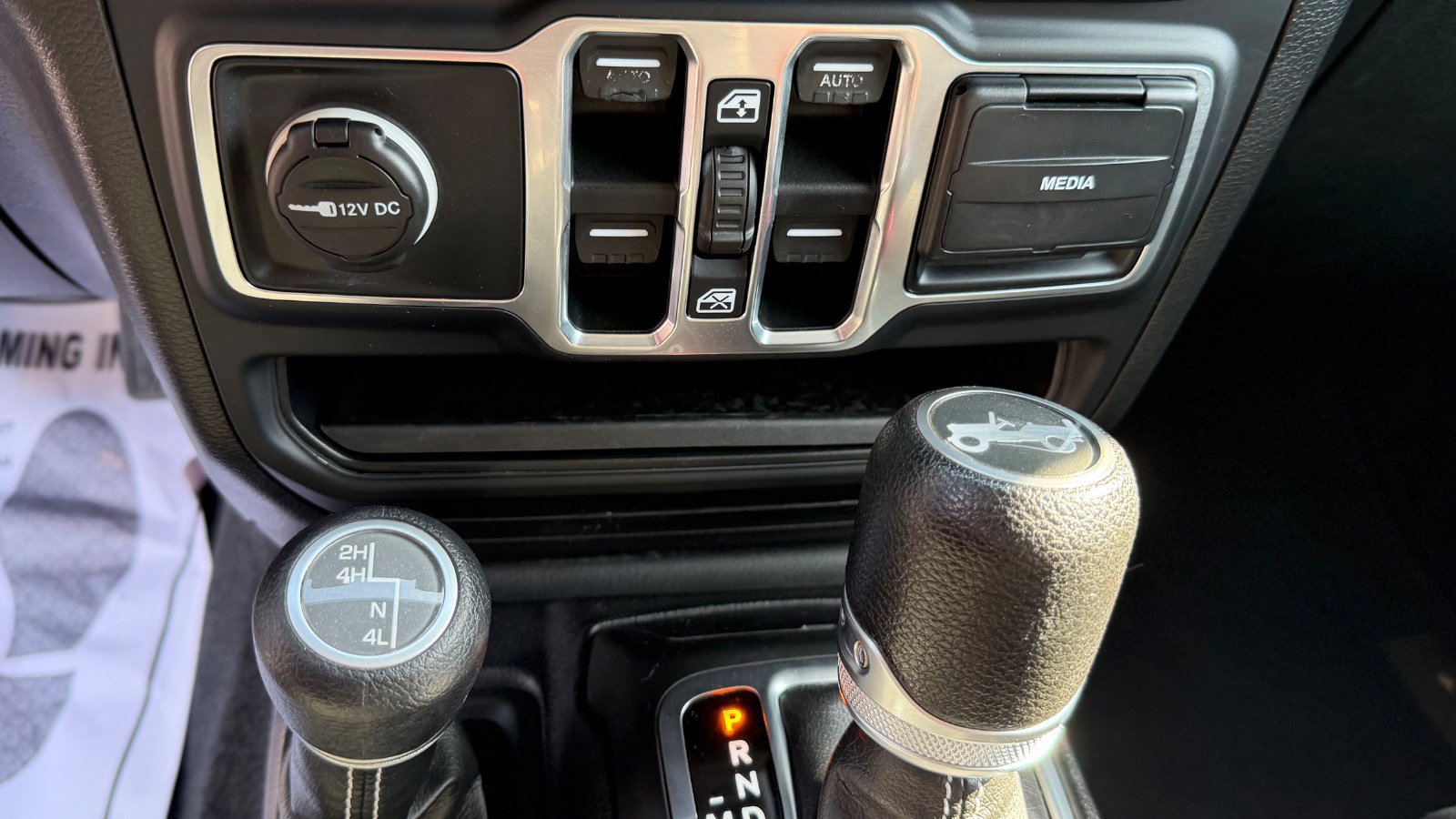 Used 2018 Jeep Wrangler Unlimited Sahara image 33