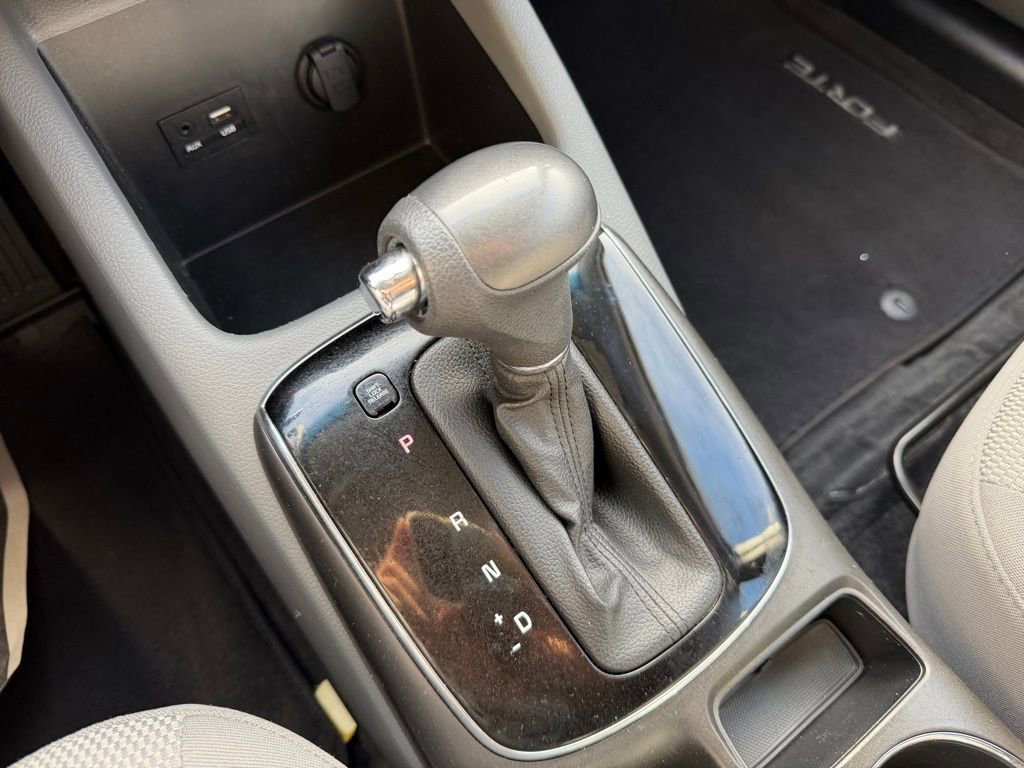 Used 2017 Kia Forte LX image 13