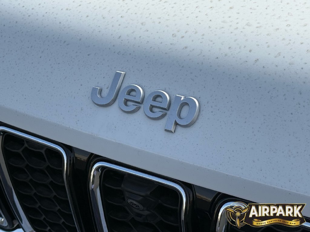 New 2025 Jeep Grand Cherokee Overland w/ Adv Protech Group III AWD/4WD image 30