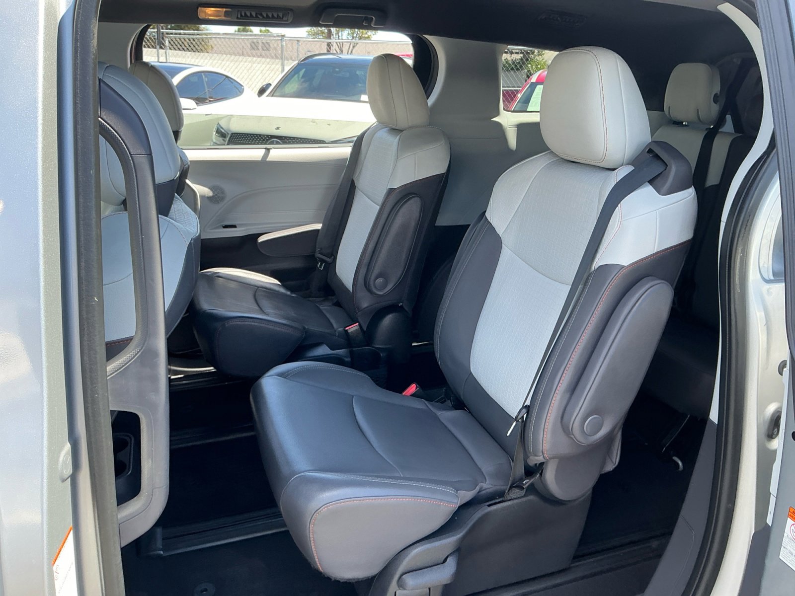 Used 2022 Toyota Sienna XSE AWD/4WD image 19