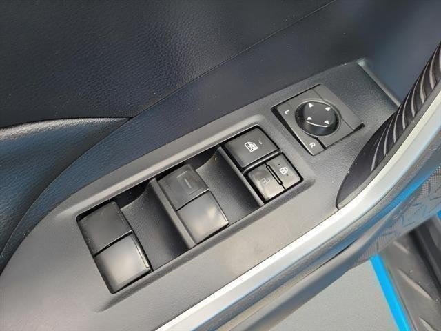 Used 2019 Toyota RAV4 LE FWD image 15