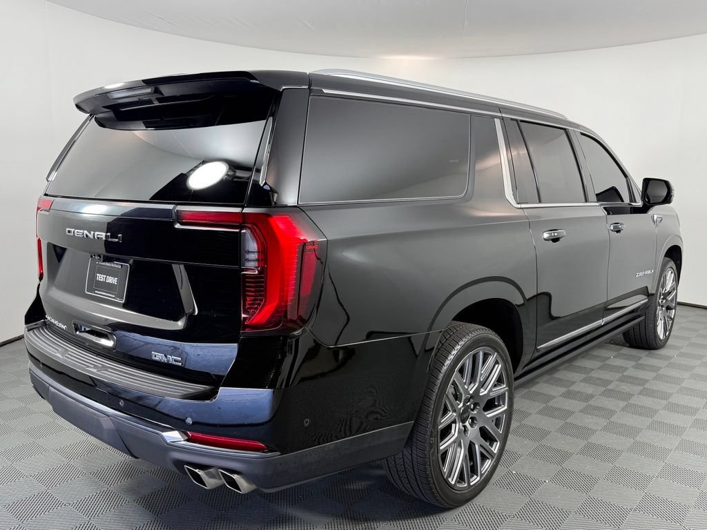 Used 2025 GMC Yukon XL Denali Ultimate AWD/4WD image 7
