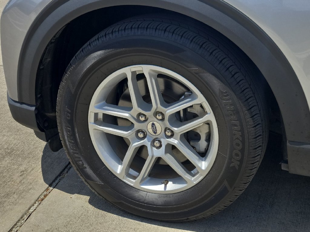 Used 2025 Ford Explorer Active RWD image 29